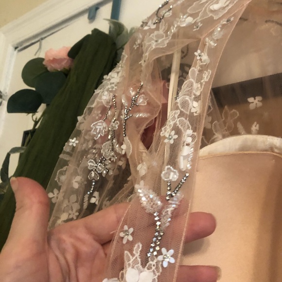 Hayley Paige Rarity Wedding Dress - Picture 11 of 15